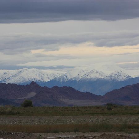 Golden Gobi Hostel & Tours Oelan-bator Buitenkant foto