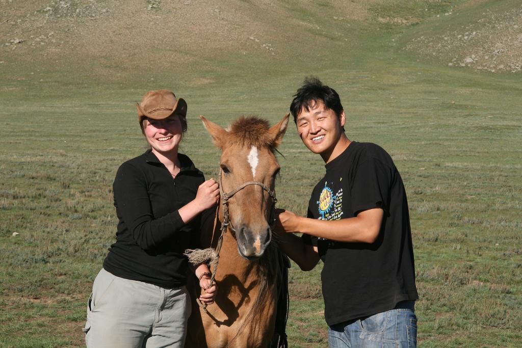 Golden Gobi Hostel & Tours Oelan-bator Buitenkant foto