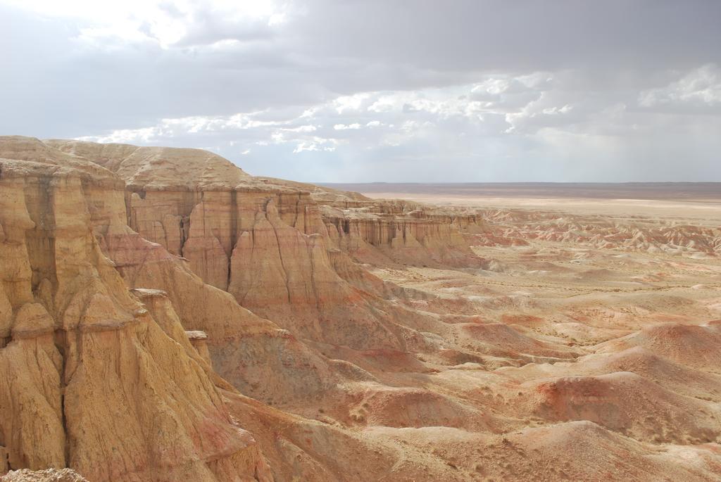 Golden Gobi Hostel & Tours Oelan-bator Buitenkant foto