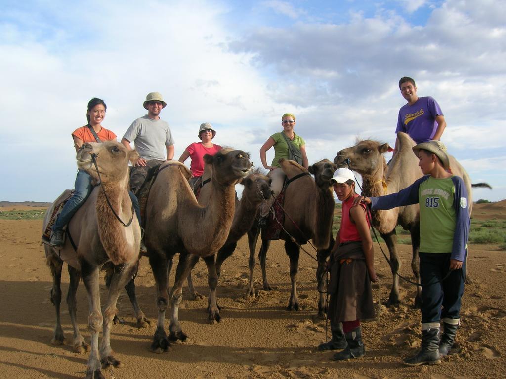 Golden Gobi Hostel & Tours Oelan-bator Buitenkant foto