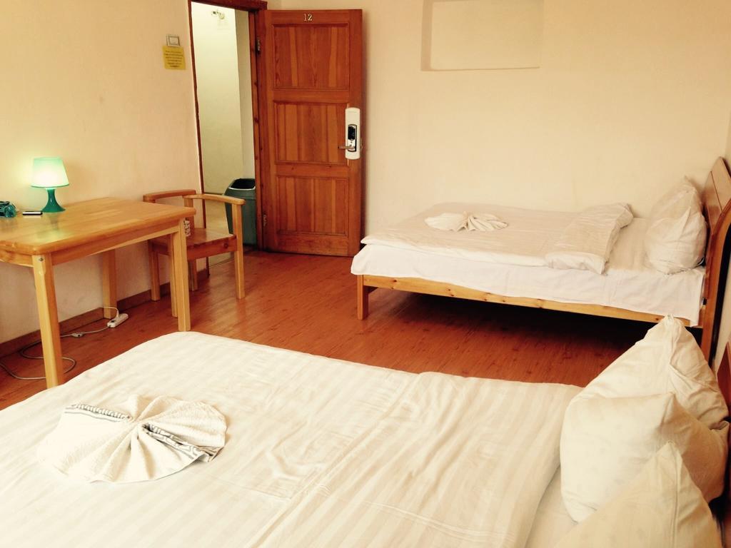 Golden Gobi Hostel & Tours Oelan-bator Kamer foto
