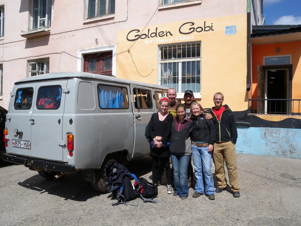 Golden Gobi Hostel & Tours Oelan-bator Buitenkant foto