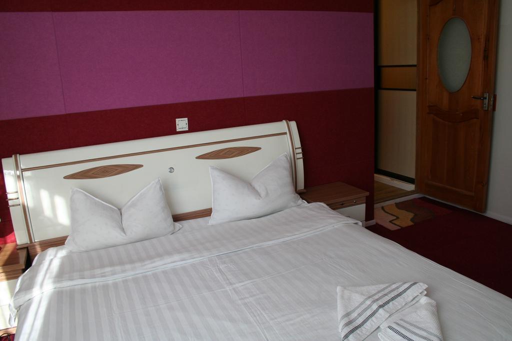 Golden Gobi Hostel & Tours Oelan-bator Buitenkant foto