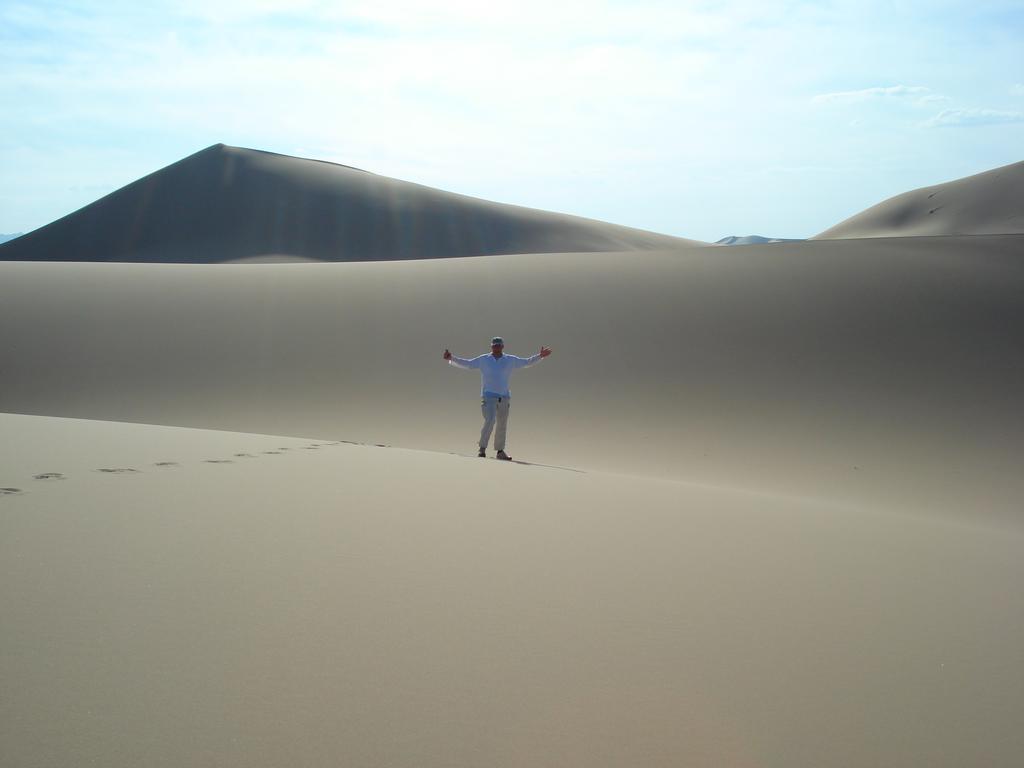 Golden Gobi Hostel & Tours Oelan-bator Buitenkant foto